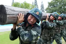 军人做多少个俯卧撑算合格？这个数据，经常健身的人也难达到图片