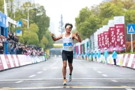 何杰打破汉马中国选手赛会记录图片