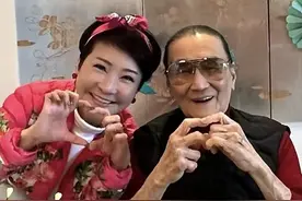 88岁谢贤为狄波拉庆生，脸颊消瘦打扮仍有型，前妻现任丈夫也在场图片