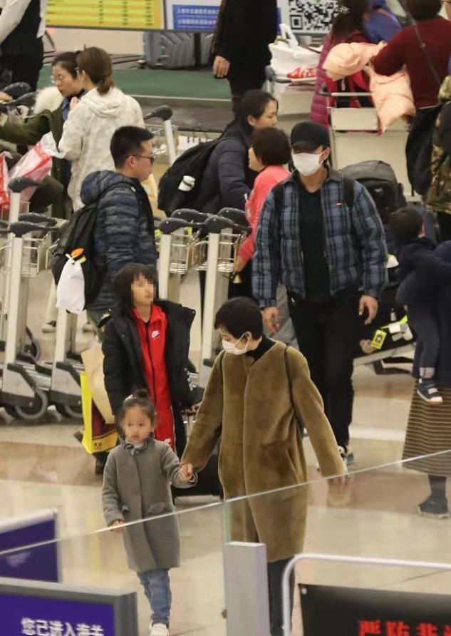 优化貂（孙俪一家四口罕走机场）
