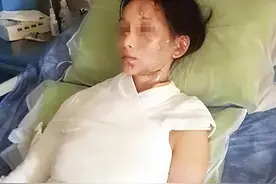 火锅店17岁服务员加汤不及时，被就餐女士讽刺，竟端起热水泼过去图片