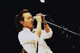 他本想考入中科院，却凭借一首写给玄奘大师的歌，成为了音乐诗人图片