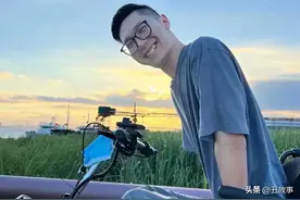 椒江90后小伙，坐在车后座睡着了，醒来已经躺在医院了图片