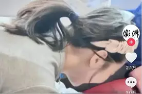 曝光！小夫妻带6个月宝宝包下高铁商务座，网友疯狂点赞神操作！图片