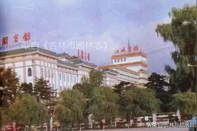 一组吉林市世贸广场一带消失街景的旧照图片