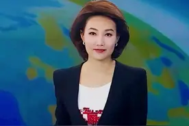 深扒之下，终于明白央视主持人李梓萌，为啥47岁还不结婚了图片