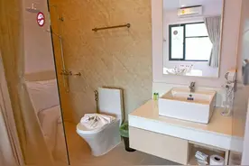 泰国酒店厕所里的软管水龙头有什么作用？女游客听了红了脸！图片