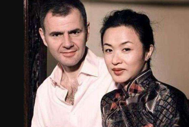 金星汉斯虽然中途为了孩子离婚了,但这并没有影响他们之间的感情,两人