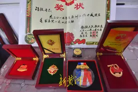 冬奥会落泪仪仗兵来自济南，练习35秒挂旗十几万次，爸妈常在电视画面上找儿子图片