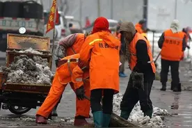 建议提高环卫工人的工资，为什么是个看似善良实则恶毒的坏主意？图片