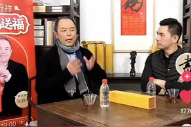 入戏太深！张铁林自称皇阿玛直播卖字，一字售价1688元引争议图片