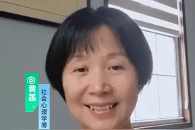 这还是《非诚勿扰》里的黄菡吗？时隔7年再次露脸，却判若两人图片