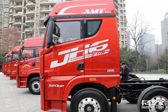 底盘自重仅8.9吨，五星级驾驶室，解放JH6载货车舒适性再升级！