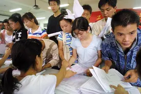 张雪峰：“这所学校，再不报名，分数线就要涨了”，好就业待遇好图片