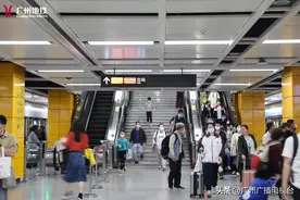 乘坐扶梯，你还“左行右立”吗？广州地铁：这样既不安全也不高效图片