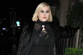 美国大码模特海莉·哈塞尔霍夫，曾为《花花公子》拍照图片