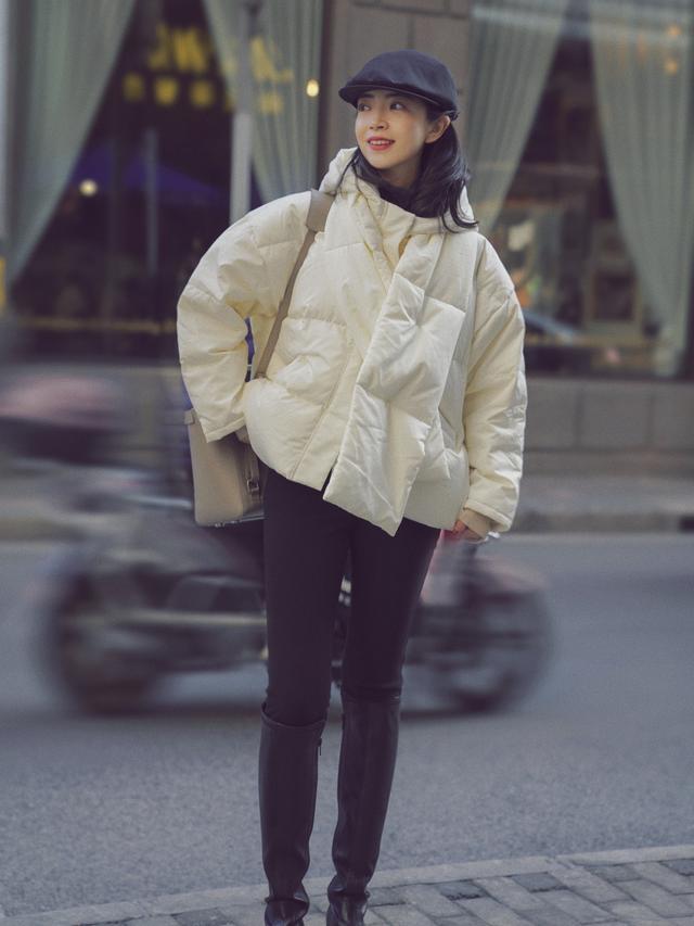 三木又把“短款羽绒服”带火了！这2组搭配保暖高级，小个子也爱