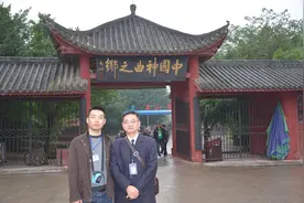 游鬼城，下长江游轮游览丰都鬼城图片