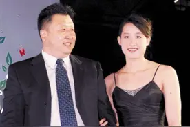 还记得冠军刘子歌吗？曾不惧世俗嫁与恩师，现今家庭十分美满图片