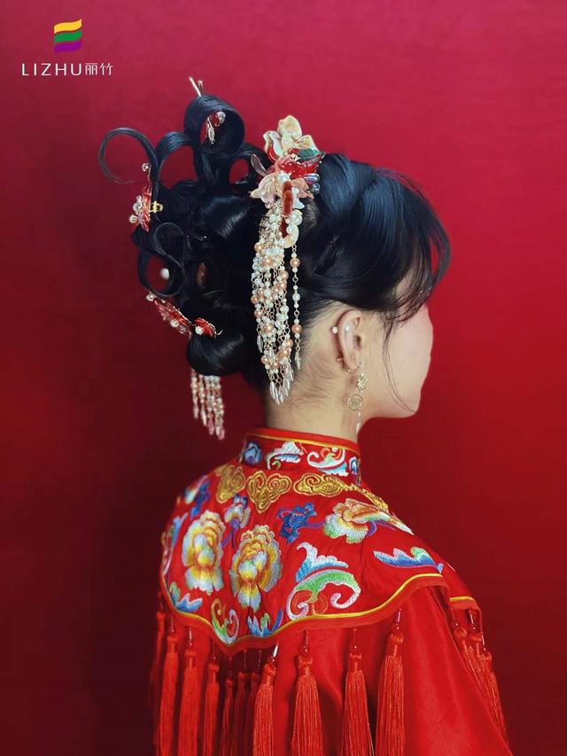 新娘经典中式发型简单好看,中式新娘发型这样做,华丽精致显气质 - 冷