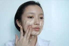 写给爱化妆的人：不建议经常用粉底液，2个原因，会加速皮肤衰老图片