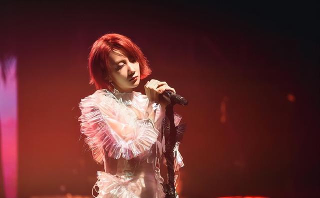 95后00后新生代十大女歌手榜出炉:单依纯黄霄云屈居二三,谁第一