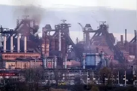 亚速营不投降就叫它灭亡！逆火轰炸机地毯式轰炸，钢铁厂一片火海图片