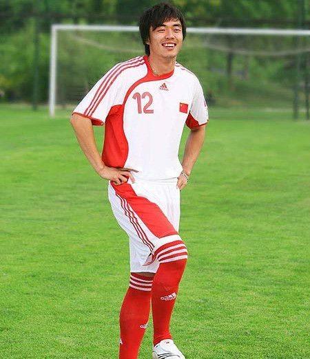 由武汉三镇2年2冠实现晋级三连跳，细数中国足坛五大三级跳球队
