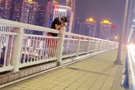 追光 | “兄弟，回来！”重庆女子嘶声劝阻跳桥者：遇到就要帮一把图片