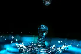 水真的不能被压缩吗？若强行把水一直压缩，又会发生什么？图片