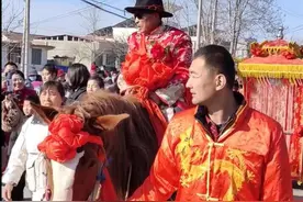 这是真爱！山东78岁新郎娶48岁新娘，更多大龄男青年看到爱情希望图片