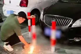 男子车位被占后焊铁柱围车，当事人：打了6次电话，还报警了，对方就是不来挪车 律师：占用车位已经涉嫌侵权图片
