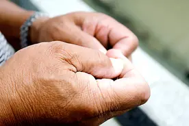 肺癌开始时，四肢可能会有3个迹象，哪怕有了1个，都应该重视图片