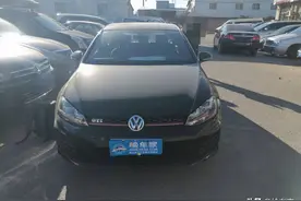 15万入手16款高尔夫GTI，老哥：倒车标志会翻转，好神奇图片
