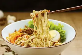 一吃面条血糖就高？这样吃面一大碗，血糖也不添乱图片