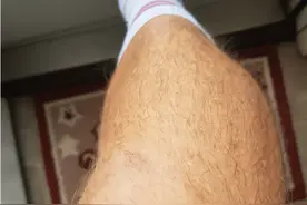 腿毛旺盛的男人，有什么不同之处？与性能力有何关系？涨知识了图片