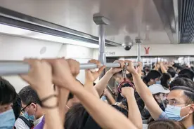 在北京上班，通勤往返3小时还是就近租房6500？图片