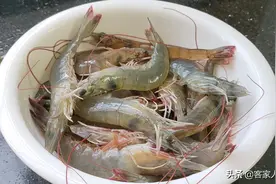 大虾还白灼？别老一套做了，这做法才过瘾，5分钟出锅，鲜嫩味美图片