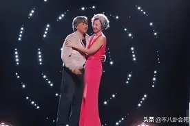 拥吻贴脸、十指紧扣，6对中老年明星夫妻撒狗粮，比小年轻还敢秀图片