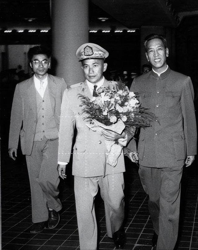 耿飚：曾任多年国防部部长，却没有军衔，享年91岁，子女都很优秀