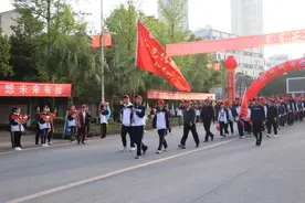 2人挺进清华，广安1中学再添举措，意欲凝心聚力再创佳绩图片