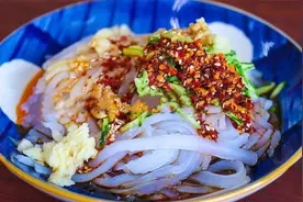 做凉粉时，只需水和淀粉就能做，正确配方教给你，弹韧爽滑不断裂图片