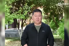 【泪目！#48岁老师去世天南海北学生赶回悼念#】图片