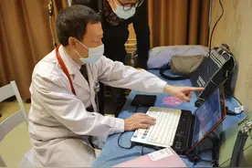 “见到他，就有救了！”肺癌义诊现场，周清华教授为21位病友撑起希望图片