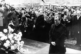 勃兰特的“华沙之跪”：赞誉声音的背后，值得中国人深思图片