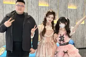 网红蔡萝莉现身迪拜街头，安全裤外穿、翻白眼被嘲，网友：恶心图片