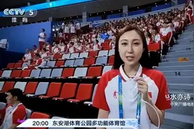 水均益女儿水亦诗成央视记者，自信大方谈吐佳，却被嘲长相像冯巩图片