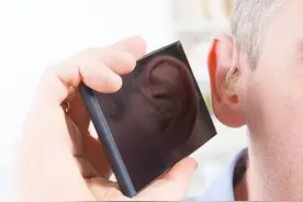 戴了助听器，看电视、打电话还是听不清？一招帮你轻松搞定图片