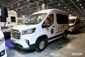 短轴高顶小巧灵活，夫妻二人最适宜，极具性价比的七狼V90房车图片