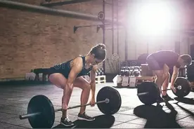 如果你只能做一种重量级练习，那就是硬拉！图片